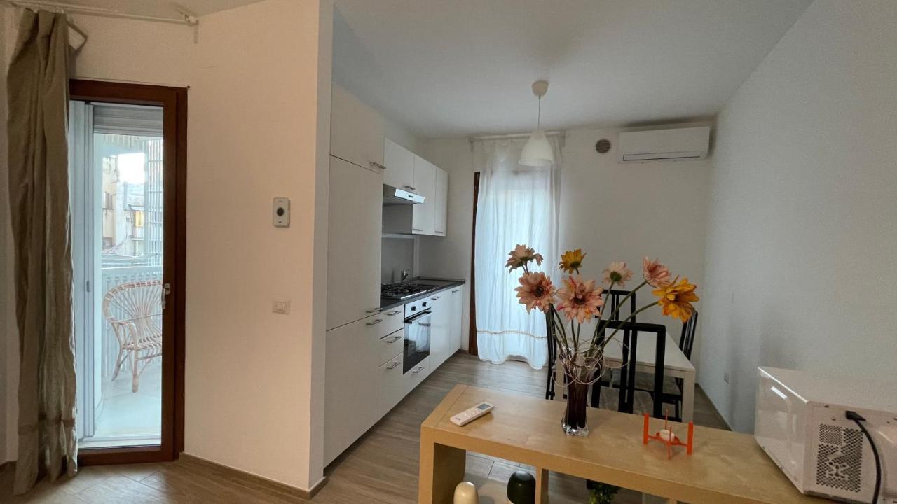 Central Modern Apartment Bari Luaran gambar